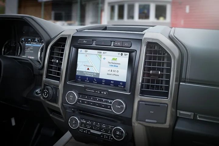 2020 Ford Expedition vs Chevrolet Tahoe Technology Features