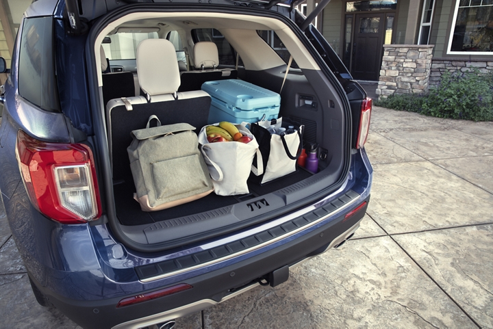2020 Ford Explorer vs Chevrolet Traverse Seating/Storage/Cargo