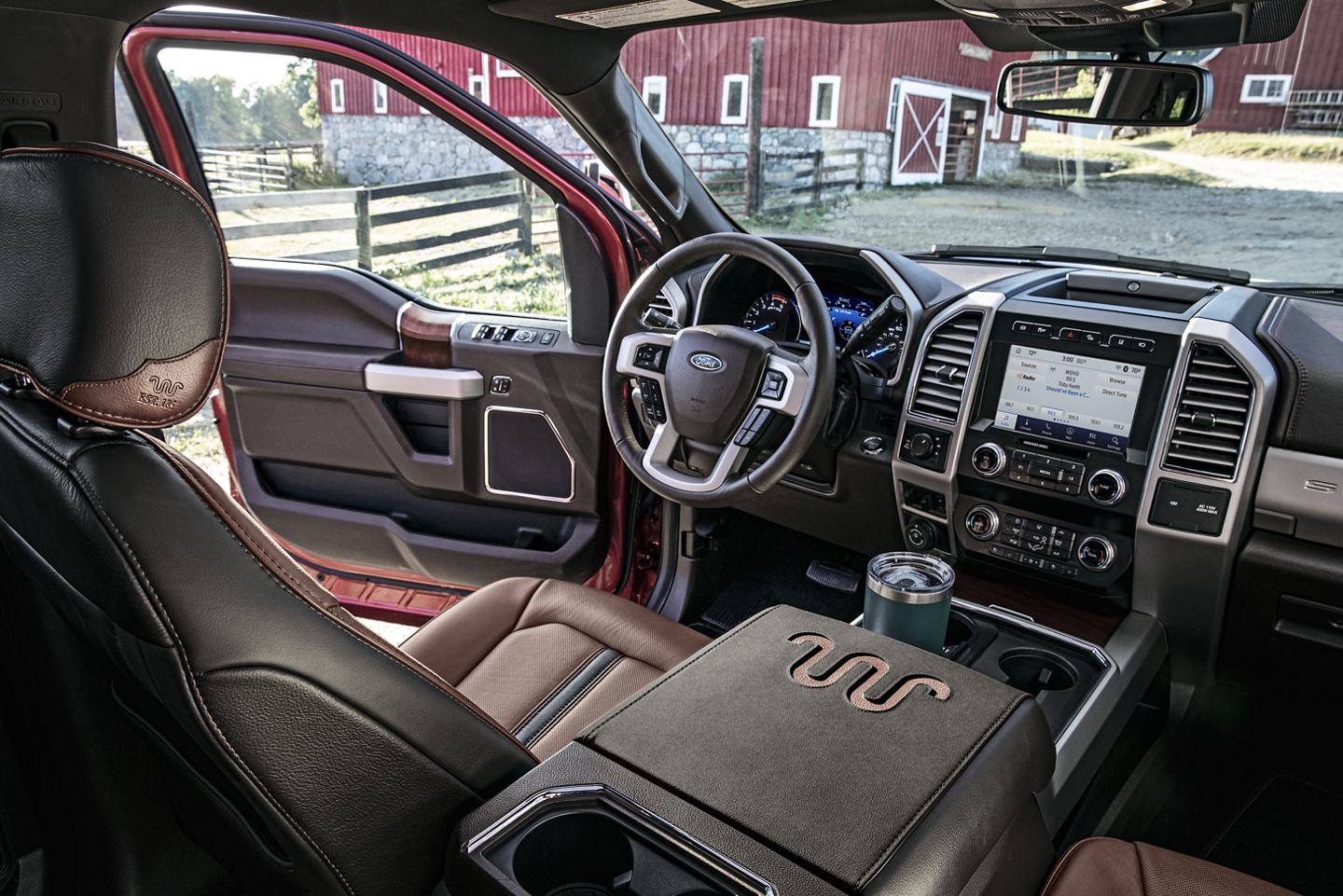 2020 Ford F-250 vs GMC Sierra 2500 Interior