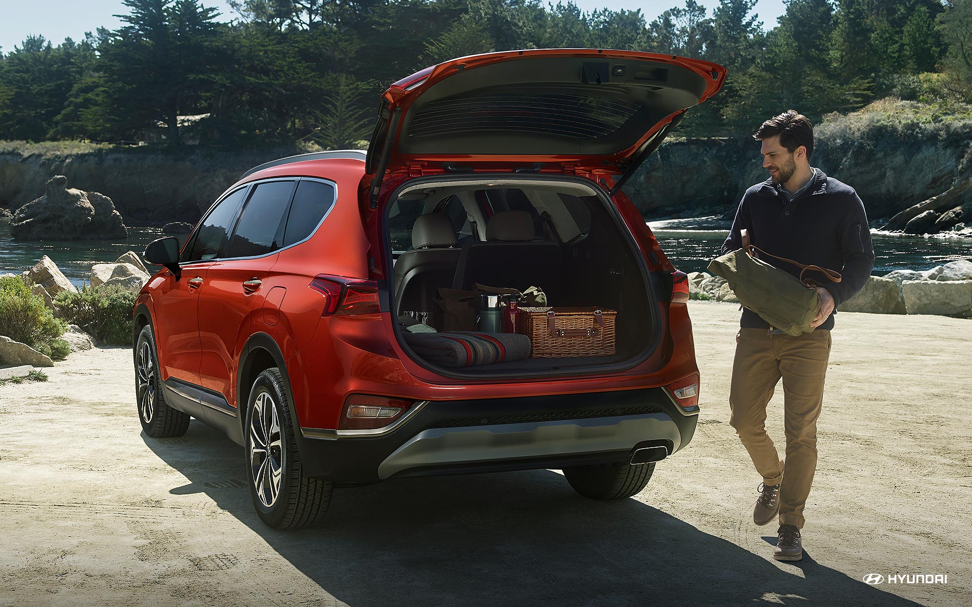 2020 Hyundai Santa Fe beats the Kia Sorento and is avaliabe at Headuarter Hyundai