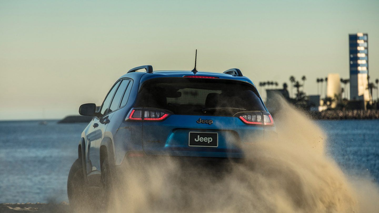 2020 Jeep Cherokee vs Subaru Forester Performance