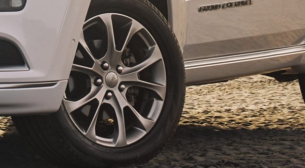 What Are The Pros of Buying A 4x2 SUV?