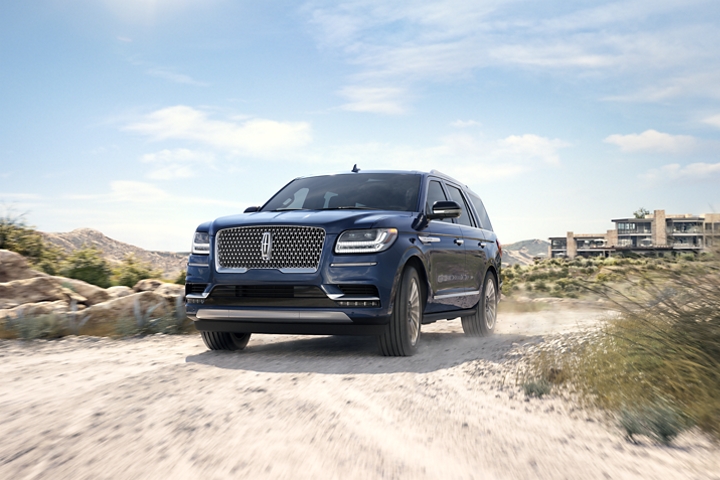Lincoln Navigator vs Cadillac Escalade Performance