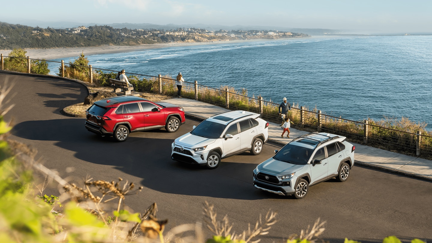 What is the MPG of the 2020 Toyota RAV4?