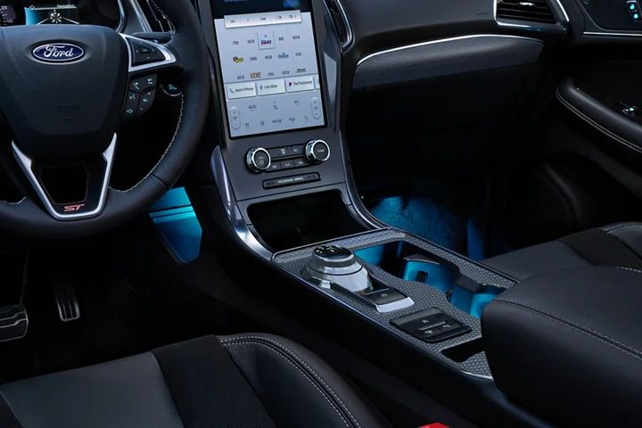 2021 Ford Edge vs Toyota Highlander Interior