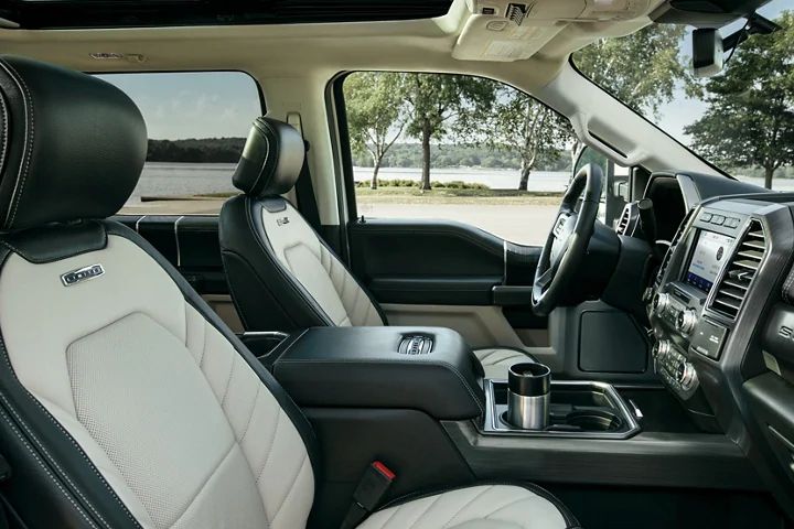 2021 Ford Super Duty F-250 vs GMC Sierra 2500 HD Interior