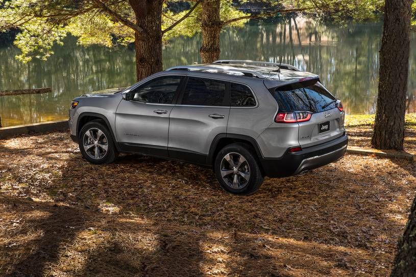 What is the MPG of the 2021 Jeep Cherokee?
