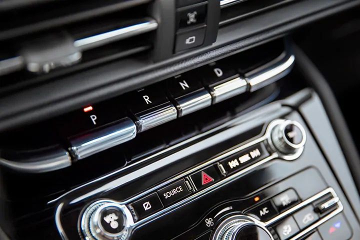 What Technology Features come in the 2021 Lincoln Corsair?