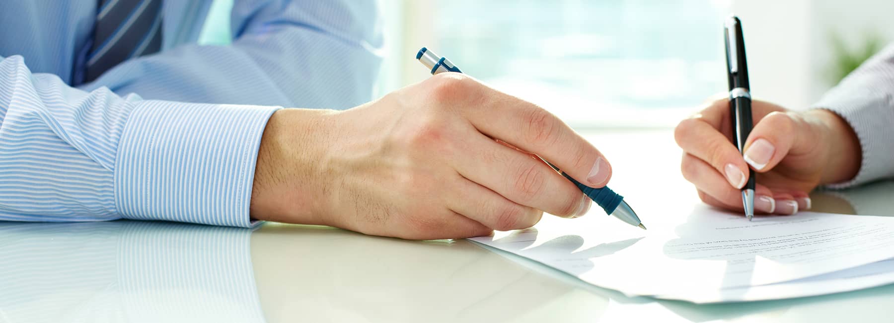 Customer and finance manager signing paperwork at Mike Murphy Ford