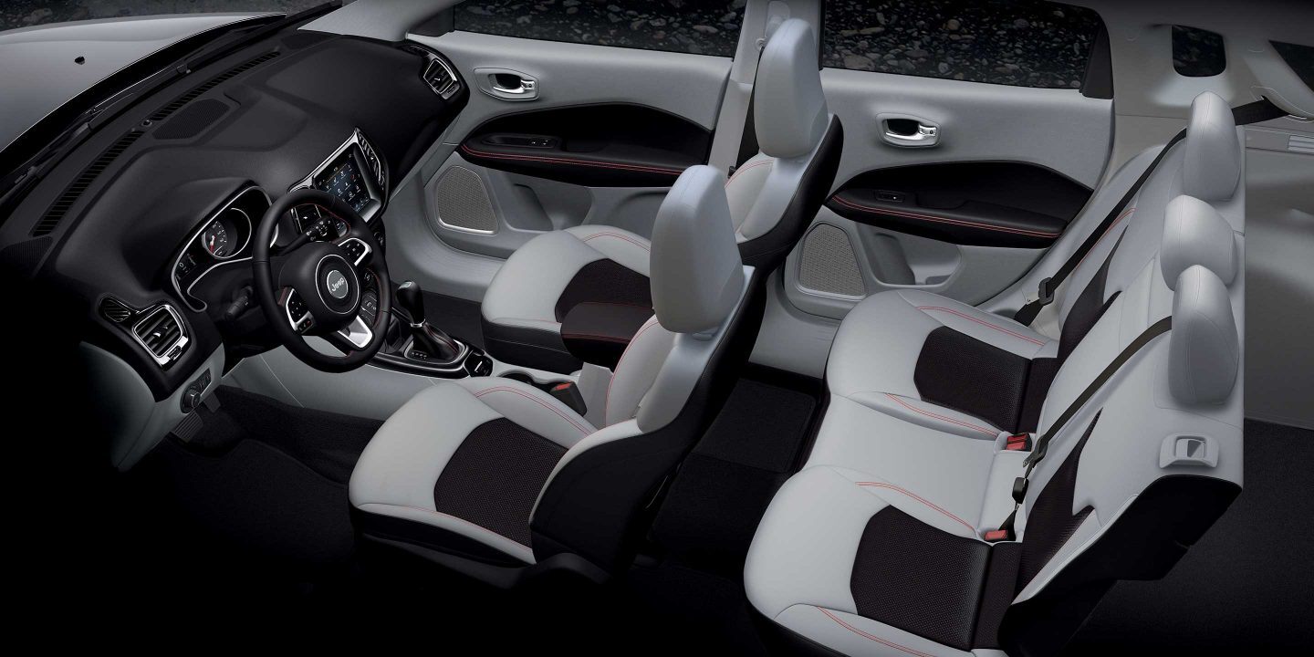 2019 Jeep Compass Interior near Tinley Park, IL