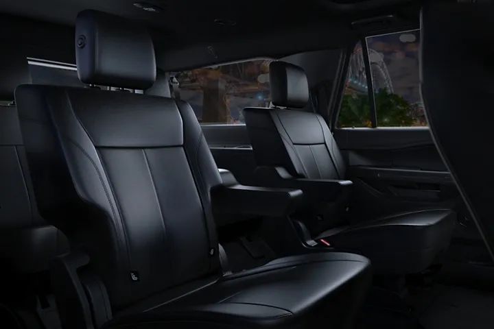2020 Ford Expedition vs Chevrolet Tahoe Interior