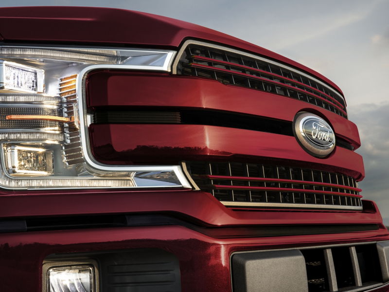 Chevrolet Silverado 1500 vs Ford F-150 Interior