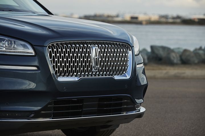 New 2020 Lincoln Corsair vs Lincoln Nautilus Safety Features