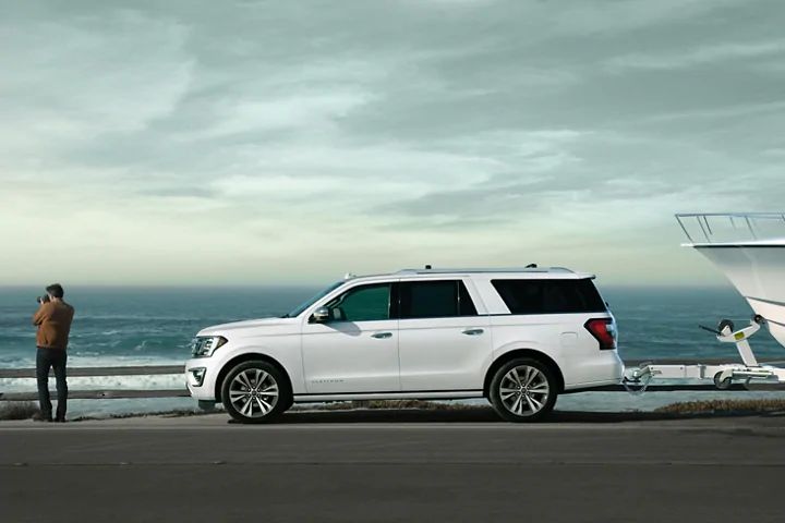 2021 Ford Expedition vs Chevrolet Tahoe Performance