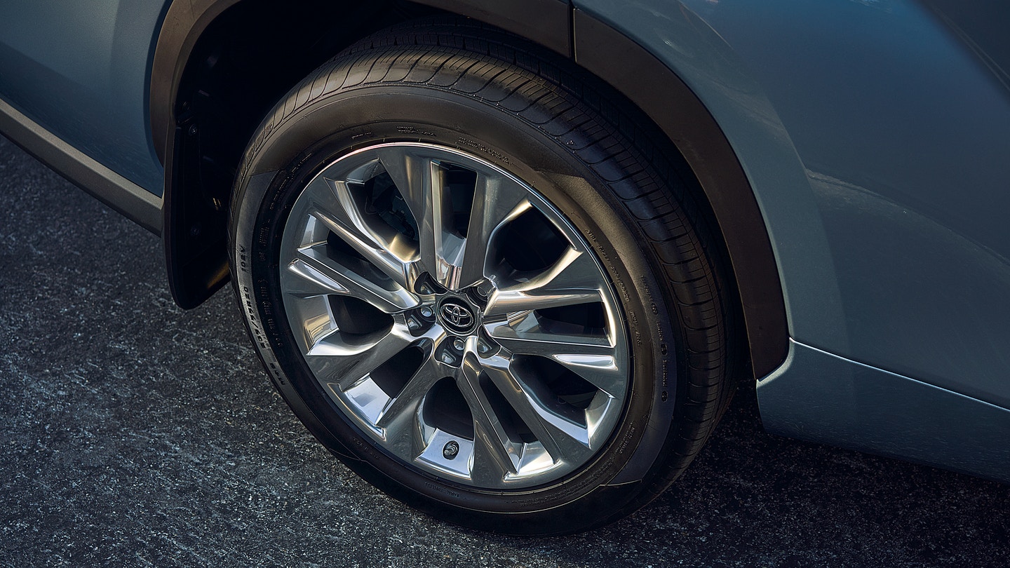 New 2021 Toyota Highlander for Sale near Springfield, IL