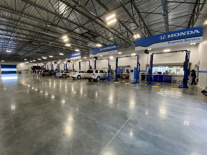 Honda Express Service bays inside the Jenkins Honda of Leesburg service center, Servicing The Villages